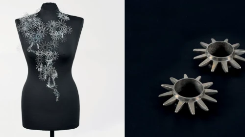 An exhibit featuring Jewish jewelry from the Islamic world. Credit: Museum for Islamic Art.