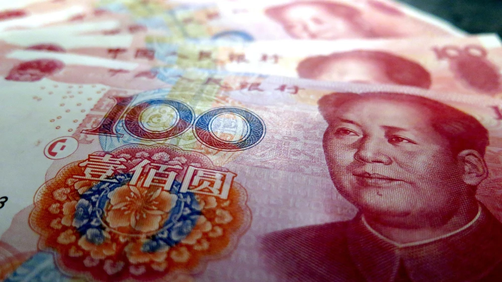 Several 100-yuan banknotes. Credit: moerschy/Pixabay.