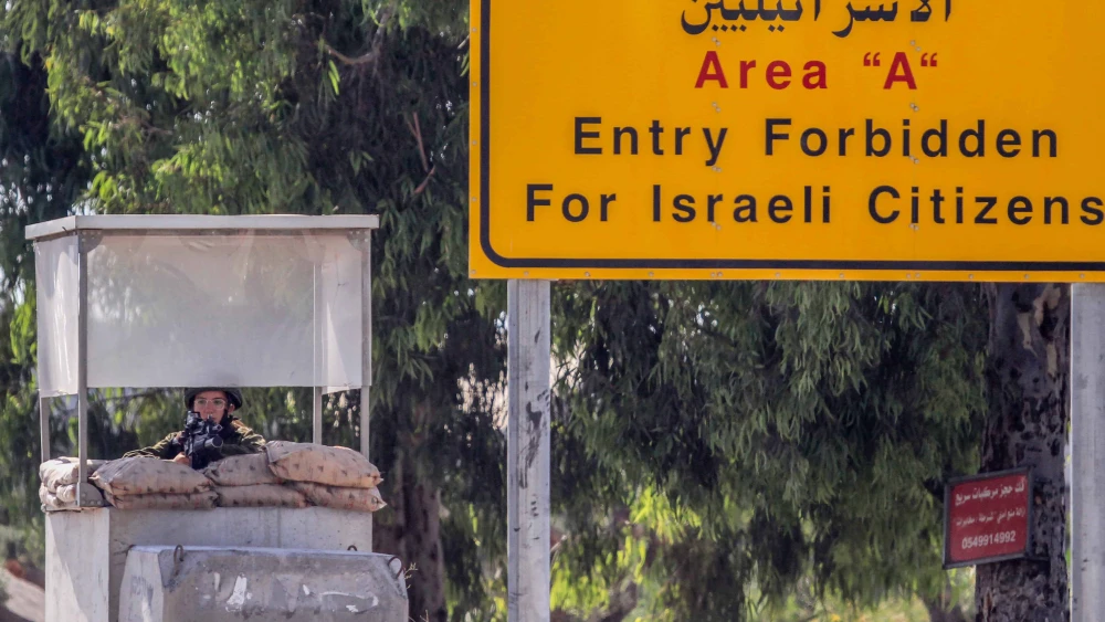 Israeli soldiers guard the entrance to the western Samaria city of Qalqilya, following a suspect shooting attack, June 22, 2024. Photo by Nasser Ishtayeh/Flash90.