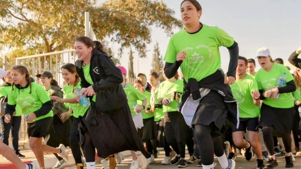 More than 400 North American gap-year and college students pound the pavement at ADI Negev-Nahalat Eran to raise disability awareness at ADI’s second annual “Race for Inclusion” on Dec. 29, 2022.