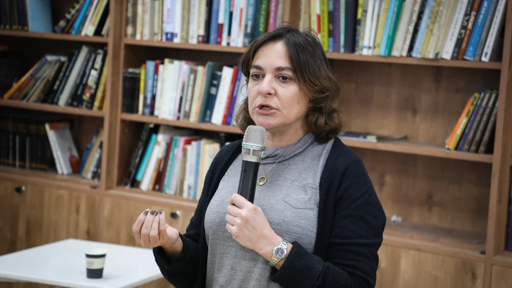 Israeli journalist and New Right Party candidate Caroline Glick speaks at the Oz VeGaon reserve in Gush Etzion on Feb. 8, 2019. Credit: Gershon Elinson/Flash90.