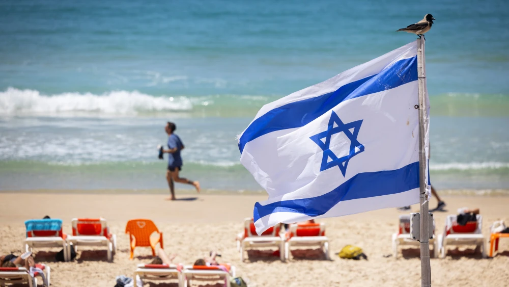 An Israeli flag on the beach in Tel Aviv, April 30, 2026. Photo by Miriam Alster/Flash90.