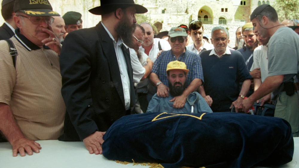 The funeral of 10-month-old Shalhevet Pass, who was shot at close range by a Palestinian terrorist during the Second Intifada, March 26, 2001. Photo by Nati Shohat/Flash90.