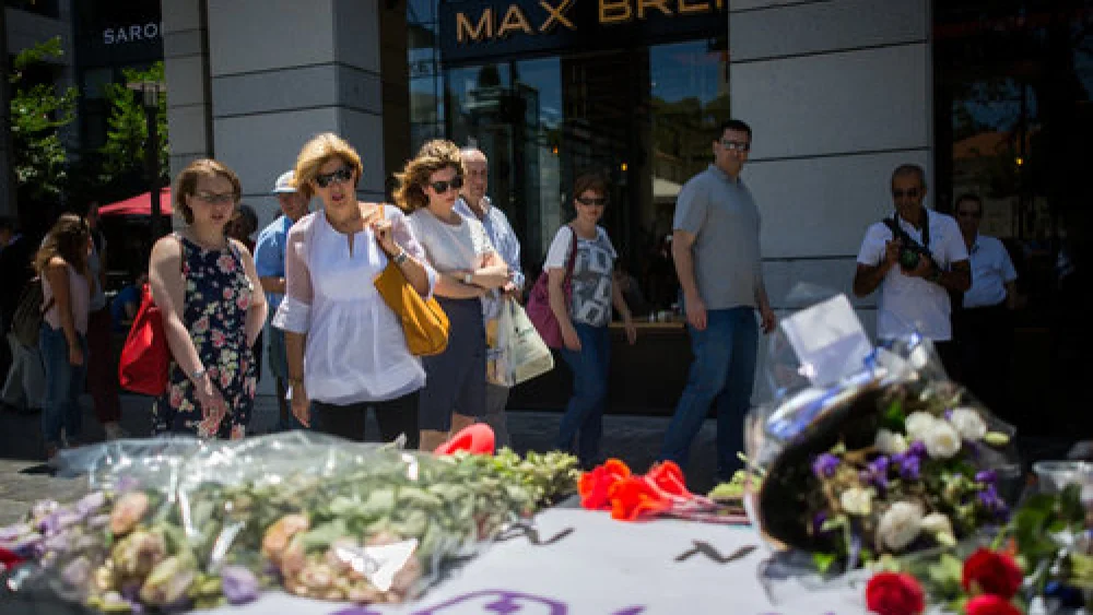 A makeshift memorial at the site of the June 2016 Palestinian terrorist shooting at Tel Aviv’s Sarona market. Four Israelis were killed in the attack. Credit: Miriam Alster/Flash90.