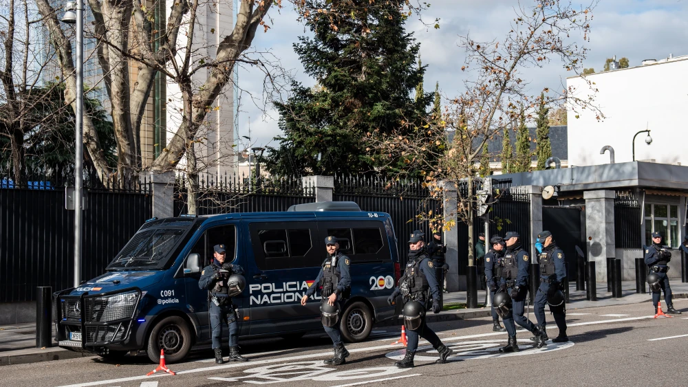 Police officers outside the U.S. Embassy in Madrid, Spain, Jan. 4, 2026. Photo by Luciano Lima via Getty Images.