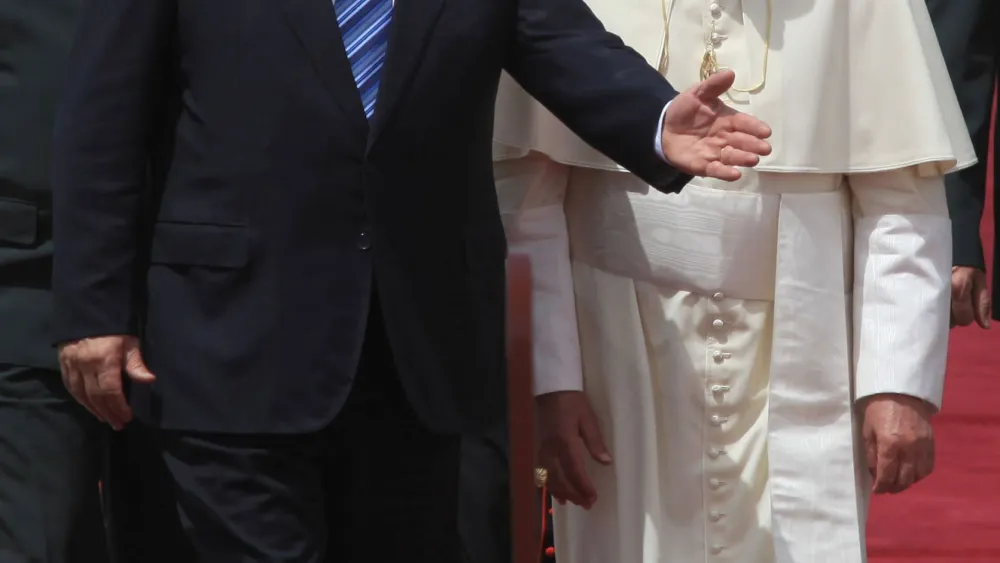 Pope Benedict XVI with Israeli Prime Minister Benjamin Netanyahu during an official departure ceremony at Ben-Gurion Airport near Tel Aviv, Israel, May 15, 2009. Photo: Nati Shohat/Flash 90