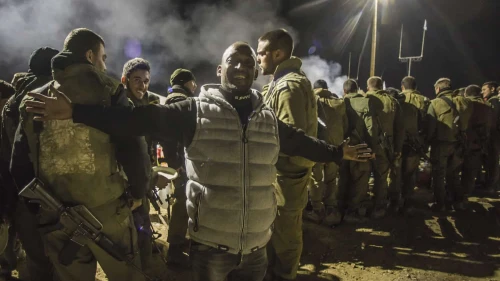 An Eritrean volunteer helps feed hungry Israel Defense Forces near the Gaza Strip, Jan. 16, 2024. Photo by Rina Castelnuovo.
