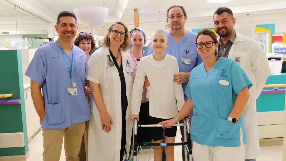Bone-cancer patient receives 3D-printed, half-pelvic implant in landmark surgery