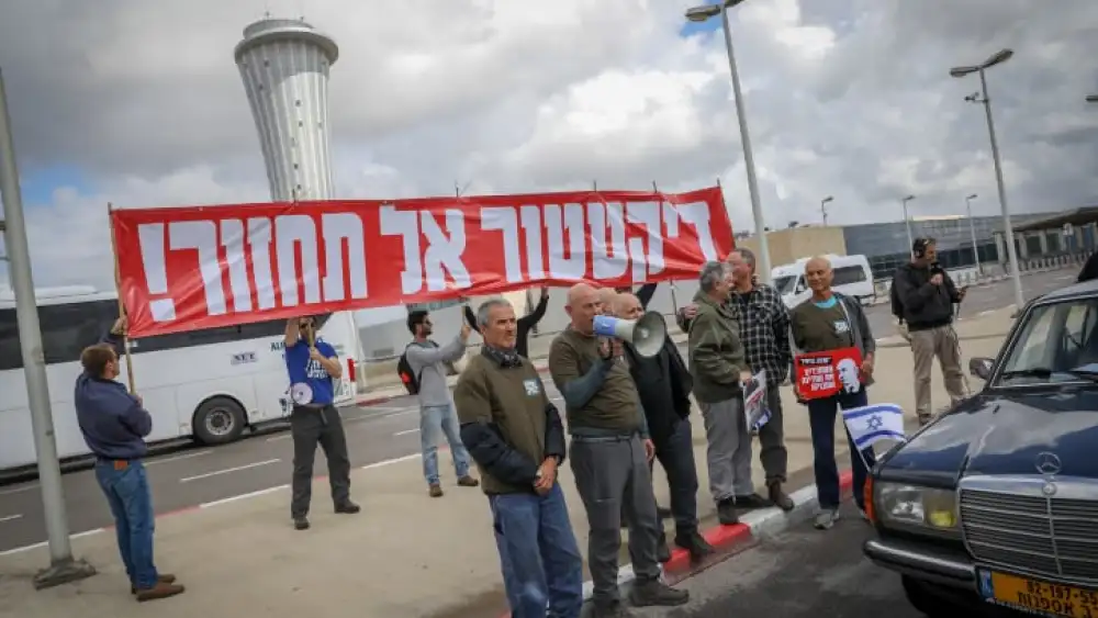Entebbe veterans take part in a protest against the Israeli government's planned judicial overhaul, at the Ben Gurion Airport near Tel Aviv, March 15, 2023. Photo by Flash90 *** Local Caption *** ?? ?????? ?????? ?????? ?????? ?????? ?????