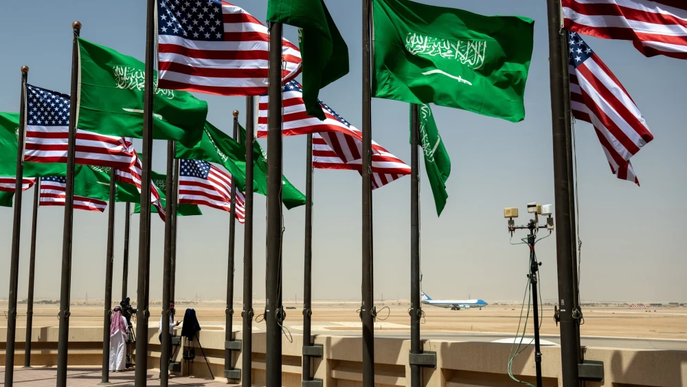 US Saudi flags Trump