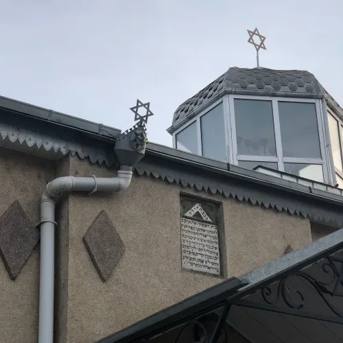 The view outside the “Six Dome Synagogue” (“The Grand Synagogue,” designed by architect Hillel Ben Haim in 1888), one of three synagogues in Quba in Azerbaijan. Photo by Eliana Rudee.