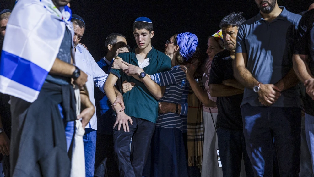 Family and friends attend the funeral of Netanel Shakron, who was murdered in a shooting attack at the Ein Raya spring near Neve Tzuf in Samaria, at the cemetery of his community of Alei Zahav, Sept. 22, 2026. Photo by Hilel Ben Or/Flash90.