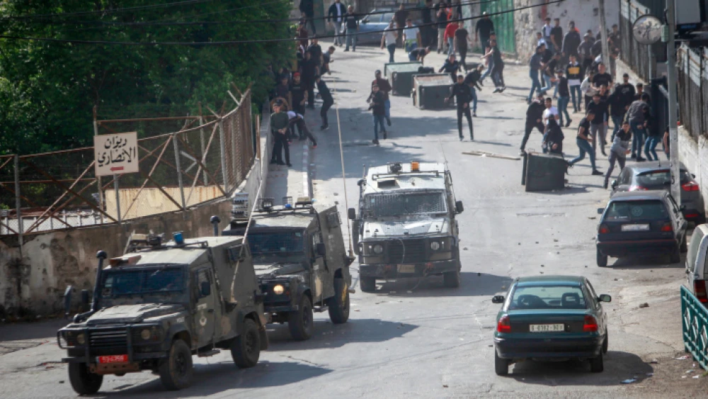Clashes between Palestinians and Israeli soldiers during an IDF raid in the Old City of Nablus, May 9, 2023. Photo by Nasser Ishtayeh/Flash90.
