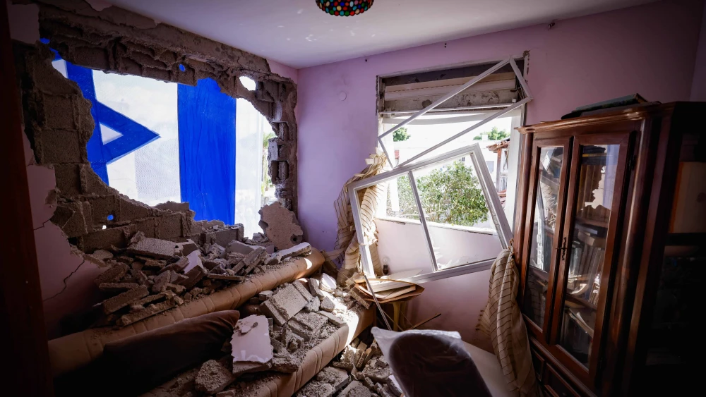 A missile fired from Lebanon hit this house in Kiryat Bialik, near Haifa, Sept. 22, 2024. Photo by Chaim Goldberg/Flash90.