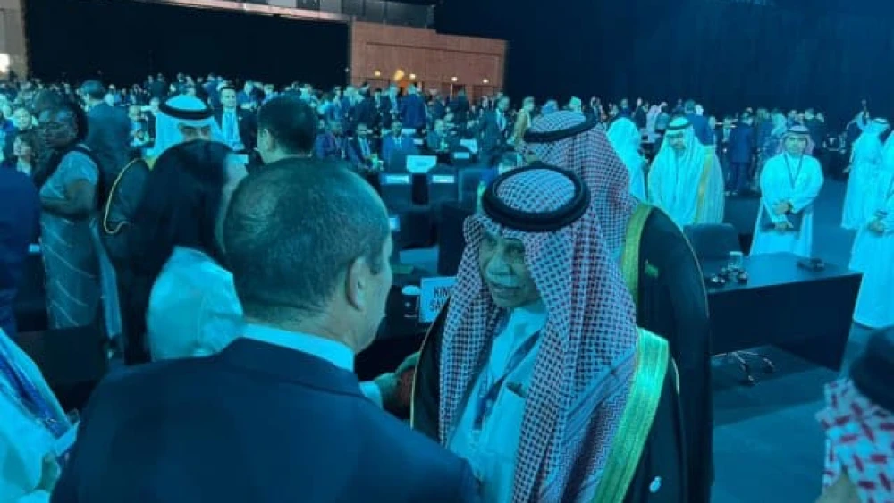 Israeli Economy Minister Nir Barkat, left, and Saudi Commerce Minister Majid bin Abdullah Al-Qasabi shake hands at the World Trade Organization conference in Abu Dhabi on Feb. 26, 2024. Source: X.
