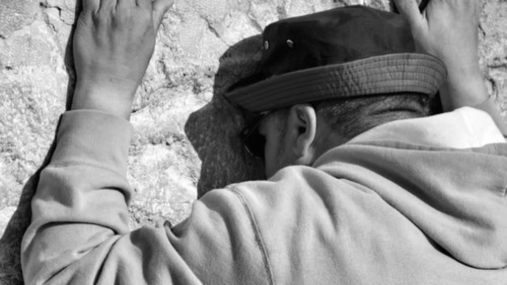 U.S. Army veteran Iggy Padilla at the Western Wall. Credit: Courtesy of Jewish National Fund.