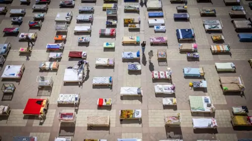 Hundreds of beds outside the Jerusalem Municipality, reflecting the number of Israeli men, women and children abducted on Oct. 7 by the Hamas terrorist organization and being held captive in the Gaza Strip, Oct. 30, 2023. Photo by Yonatan Sindel/Flash90.