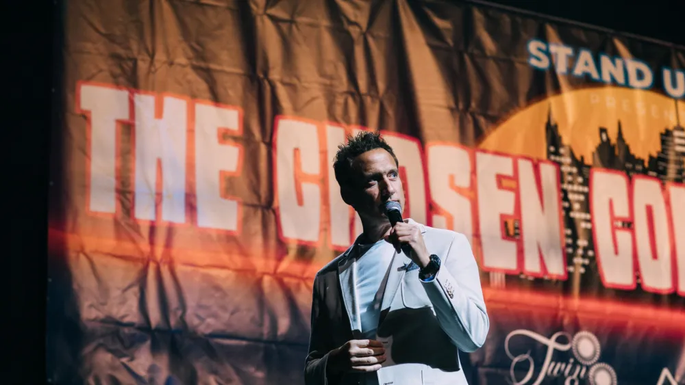 Elon Gold performs at The Chosen Comedy Festival in Miami. Credit: Jenny Abrams.