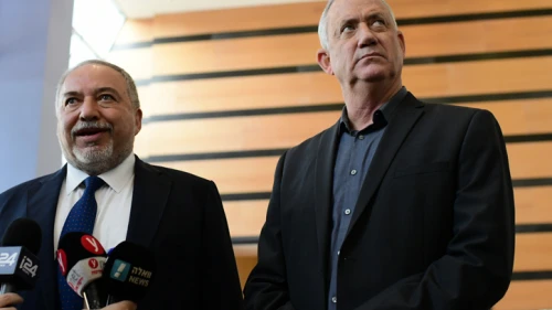 Blue and White Party leader Benny Gantz (right) and Yisrael Beiteinu leader Avigdor Lieberman make a joint statement in Ramat Gan on March 9, 2020. Photo by Tomer Neuberg/Flash90.