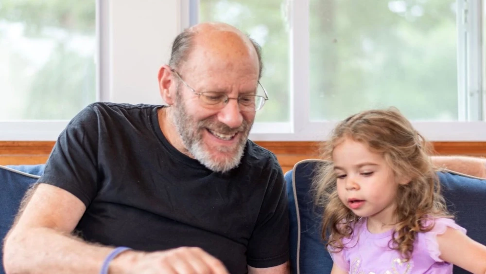 Rabbi Mark Levine with his granddaughter