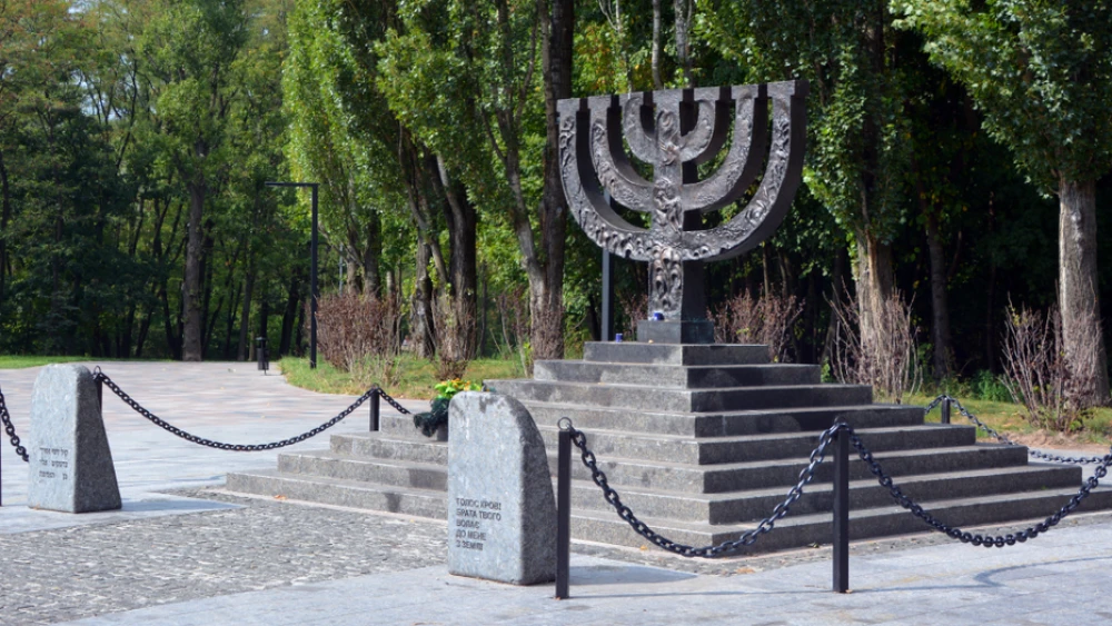 A memorial at Babi Yar in Ukraine, the site of a September 1941 massacre carried out by German forces and Ukrainian collaborators during their campaign against the Soviet Union in World War II. Credit: Meunierd/Shutterstock.
