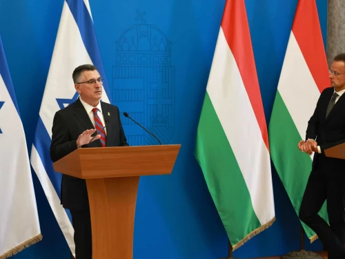 Israeli Foreign Minister Gideon Sa'ar (left) and Hungarian Foreign Minister Péter Szijjártó hold a press conference in Budapest on Sept. 8, 2025. Source: @gidonsaar/X.