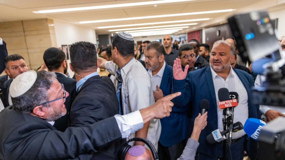 MK Itamar Ben-Gvir (left) reacts to a press conference held by United Arab List (Ra'am) leader MK Mansour Abbas at the Knesset in Jerusalem, May 11, 2022. Photo by Olivier Fitoussi/Flash90.