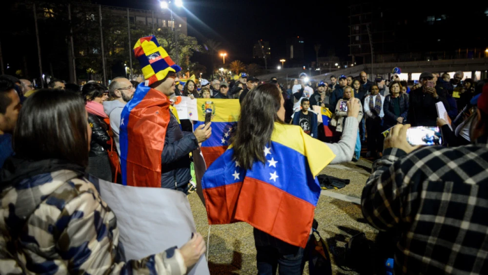 Israelis and others take part in a demonstration to support Venezuelan opposition leader Juan Guaidó in Tel Aviv on Feb. 2, 2019. Photo by Adam Shuldman/Flash90.