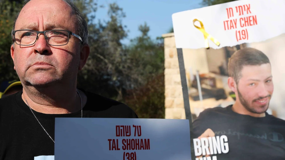 Families of Israelis held kidnapped by Hamas terrorists in Gaza protest outside the Prime Minister's house in Caesarea, Jan. 20, 2024. Photo by Jonathan Shaul/Flash90.