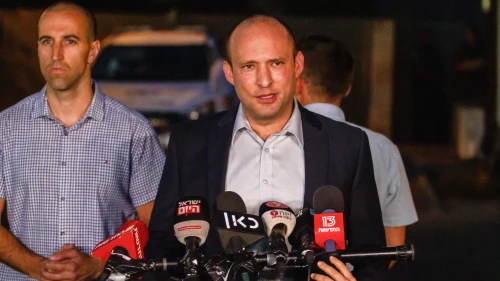Naftali Bennett gives a statement to the media outside his home in Ra’anana on June 2, 2019, hours after being fired as education minister. Photo by Flash90.