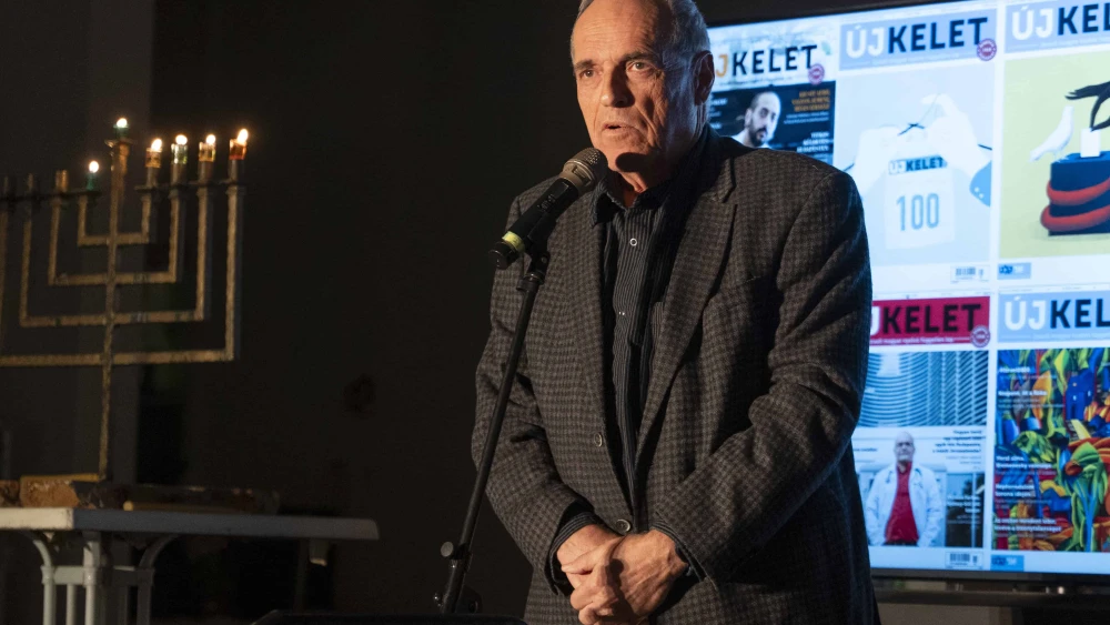 Ron Lustig, director of the Memorial Museum of Hungarian Speaking Jews in Safed, at a gala event at Tel Aviv University marking the 107th anniversary of “Új Kelet,” Dec.18, 2025. Photo by David Bachar.