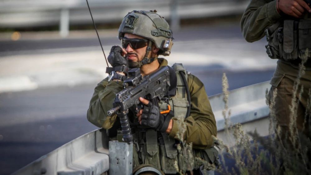 An Israeli soldier near the scene of a suspected vehicular assault near Yitzhar, Sept. 24, 2022. Photo by Nasser Ishtayeh/Flash90.