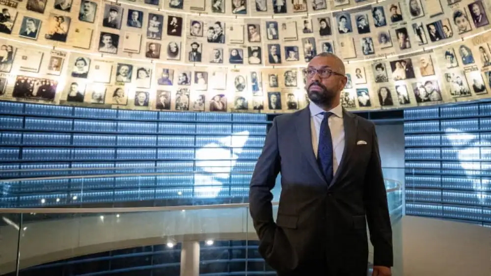British Foreign Secretary James Cleverly visits Yad Vashem in Jerusalem, Sept. 11, 2023. Photo by Yonatan Sindel/Flash90.