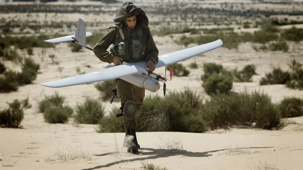An Israel Defense Force soldier from the Sky Rider unit participates in a drill at the Tze'elim army base, Aug. 5, 2013. Photo by Miriam Alster/Flash90.