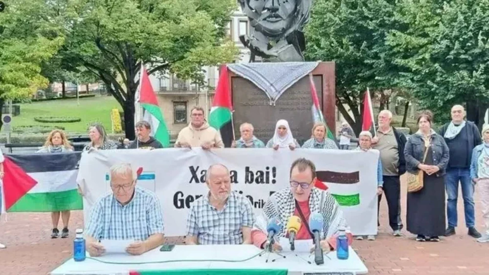 A press conference outside the Sestao Chess Club in the Basque Country in Spain, September 2025. Source: Social media.