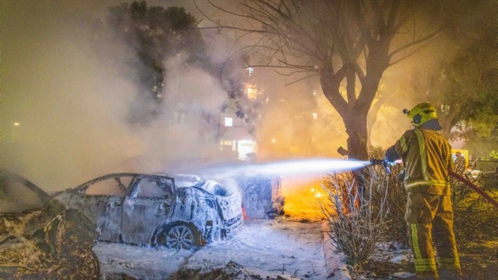 Firefighters battle flames a Gazan rocket started in a residential area of Rishon Letzion, Oct. 7, 2023. Photo by Yossi Aloni/Flash90.