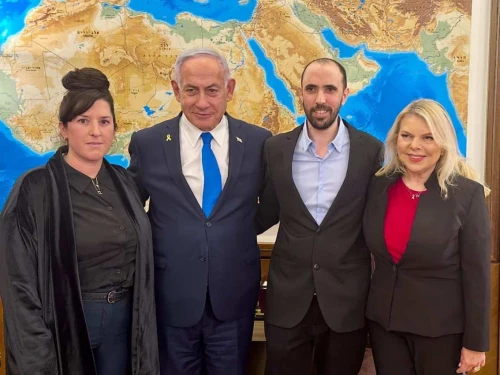Prime Minister Benjamin Netanyahu and his wife, Sara (right), meet with freed hostages Adi (left) and Tal Shoham, March 5, 2025. Credit: Israeli Prime Minister's Spokesperson.