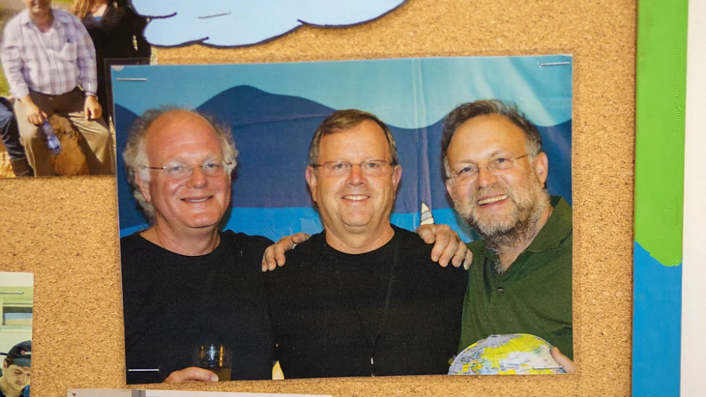 Zinger with Ben Cohen and Jerry Greenfield. Credit: Eric Sultan/Reproduction.