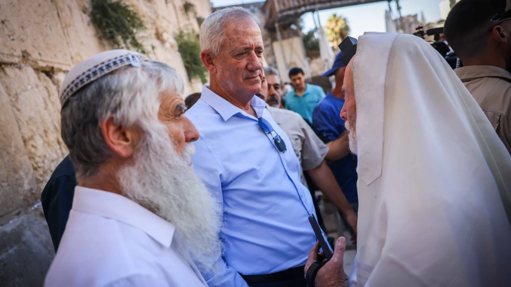 National Unity Party Chairman Benny Gantz (center) attends a prayer session held by anti-reform activists at the Western Wall in Jerusalem, July 23, 2023. Photo by Chaim Goldberg/Flash90.
