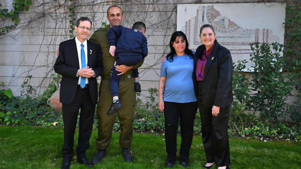 Israeli President Isaac Herzog marks World Autism Awareness Day by welcoming an IDF reserve soldier, his wife and two children who are on the autism spectrum to his official residence in Jerusalem, April 2, 2025. Photo by Haim Zach/GPO.