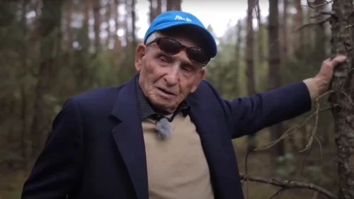 Aron Bielski visiting the location in modern-day Belarus where he and his brothers fought the Nazis and other pro-German forces during World War II. Source: Screenshot.