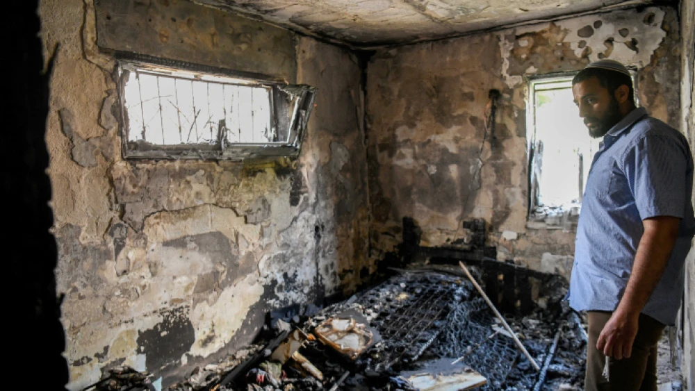 Israelis visit at a home damaged by Arab rioters in Lod, May 23, 2021. Photo by Flash90.