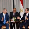 Israeli Prime Minister Benjamin Netanyahu (left) meets with Egyptian President Abdel Fattah El-Sisi (right) in New York City on Sept. 18, 2017. Credit: Avi Ohayon/GPO.