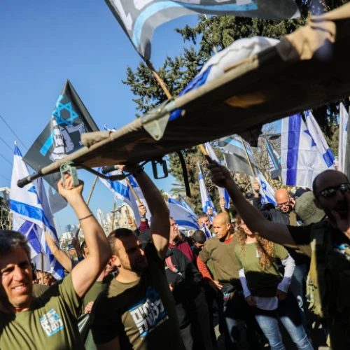 Israeli reservists and activists protest against the Israeli government's planned judicial reform, in the city of Bnei Brak, March 16, 2023. Photo by Flash90.