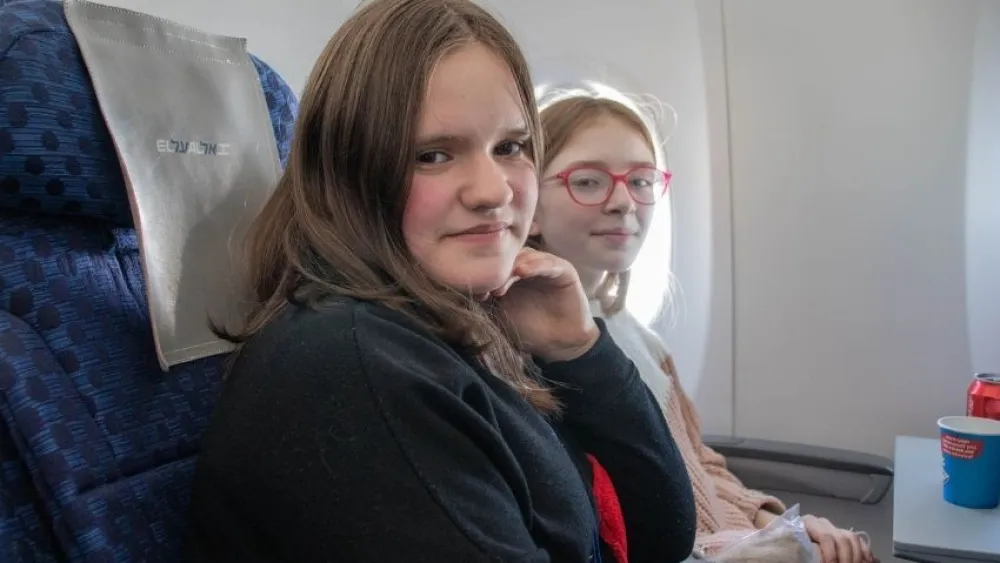Ilana Moskvitch, 11, (right) and her best friend Orly on the flight to Israel, March 6, 2022. Photo by David Isaac.