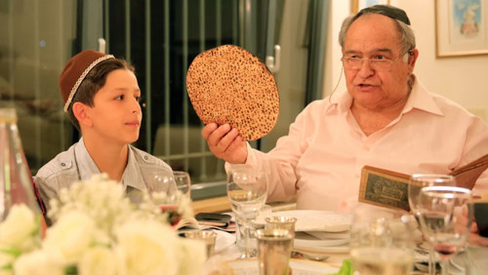 An Israeli family during a Passover seder, April 22, 2016. Credit: Nati Shohat/Flash90.