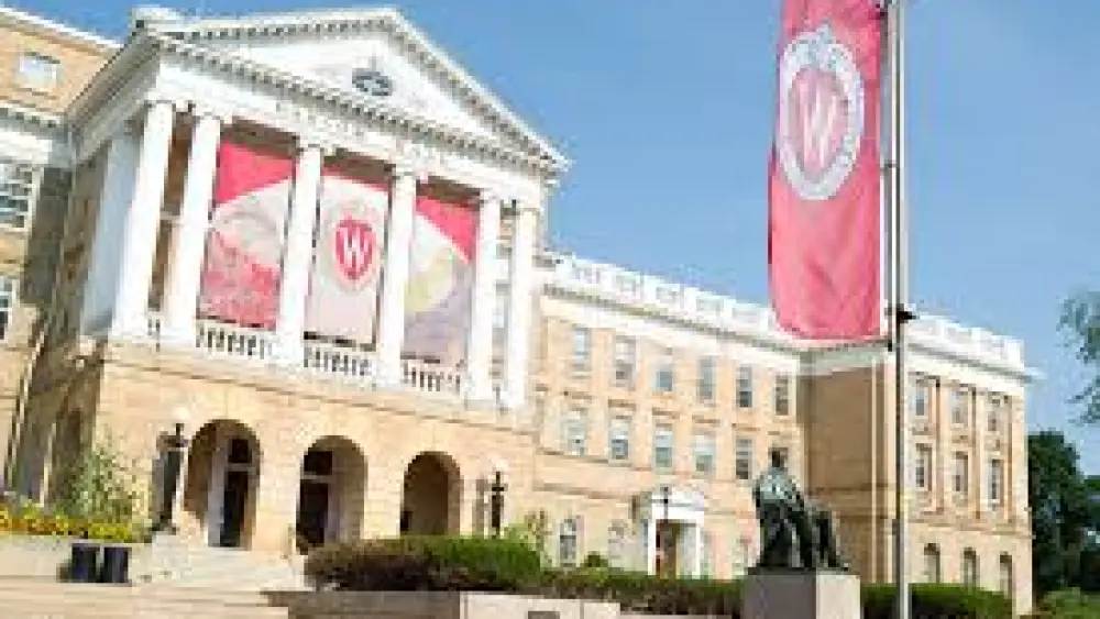 Bascom Hall at The University of Wisconsin-Madison. Credit: Phil Roeder/Flickr.