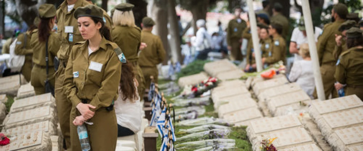 Israeli soldiers stand by the graves of the fallen at the Kiryat Anavim military cemetery on Yom Hazikaron (Memorial Day), on May 1, 2017. Credit: Hadas Parush/Flash90.