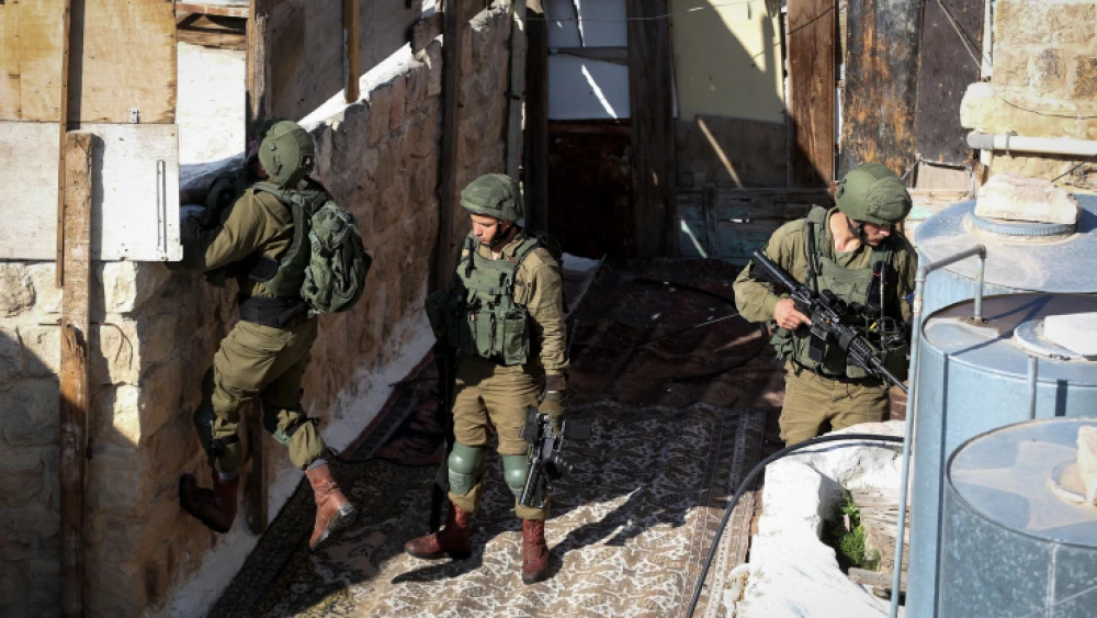 Israeli troops take position around the Cave of the Patriarchs in the Old City of Hebron in the West Bank on Oct. 30, 2019, after a Palestinian woman attempted to stab an Israeli soldier, and was shot and arrested. Photo by Wisam Hashlamoun/Flash90.