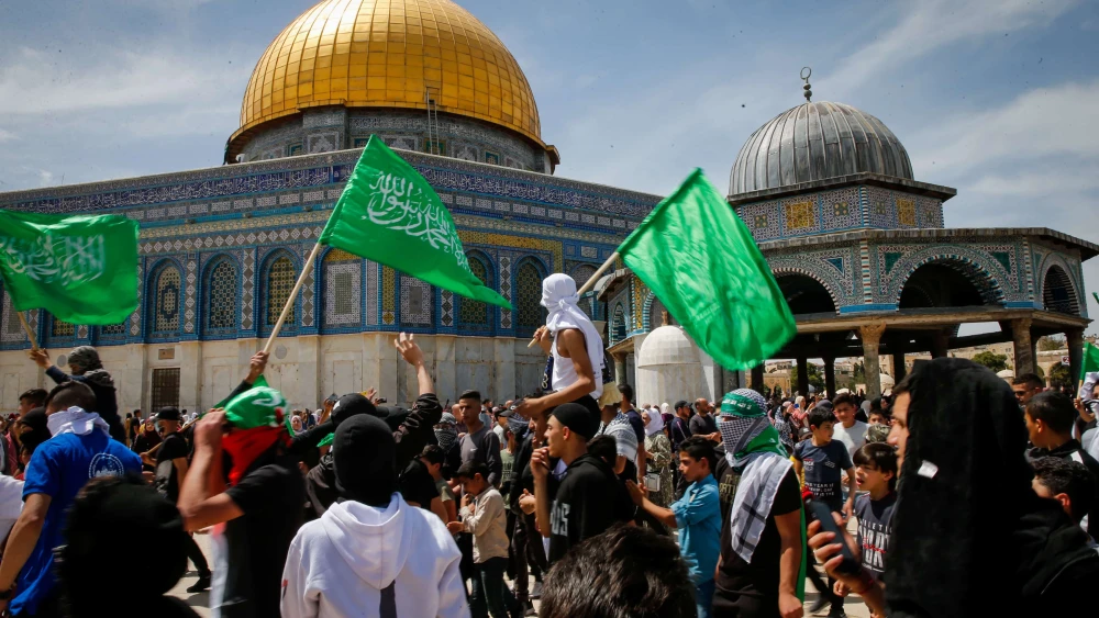 Muslims wave Hamas flags after Friday prayers during Ramadan on the Temple Mount in Jerusalem, April 22, 2022. Photo by Jamal Awad/Flash90.